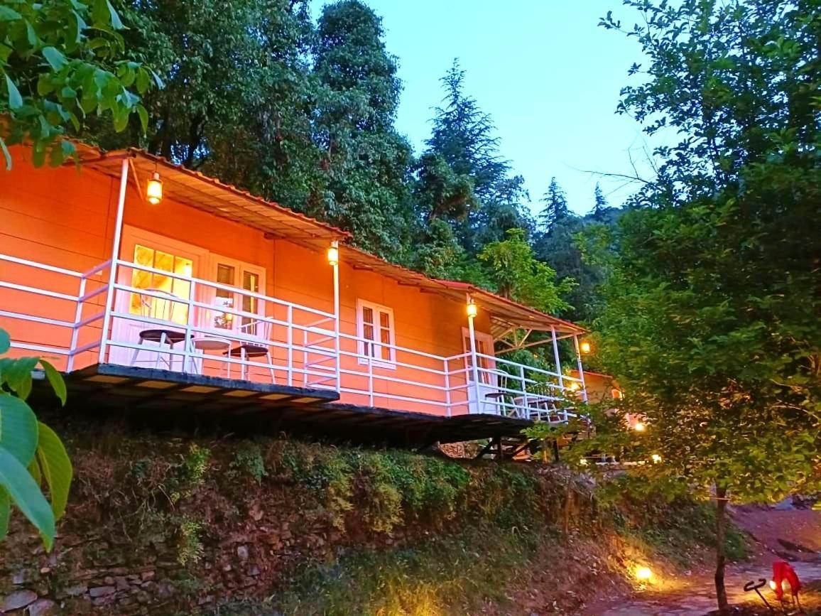 Aaroham Resort, Шимла Экстерьер фото