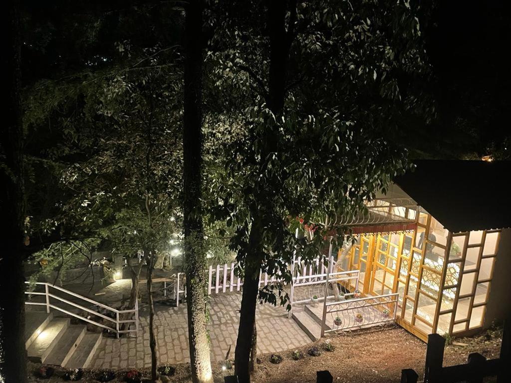 Aaroham Resort, Шимла Экстерьер фото